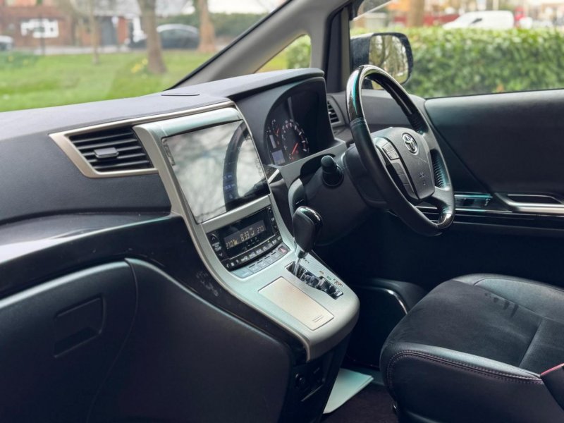 TOYOTA VELLFIRE