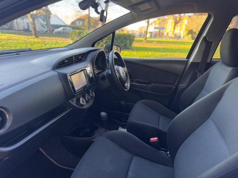 TOYOTA VITZ