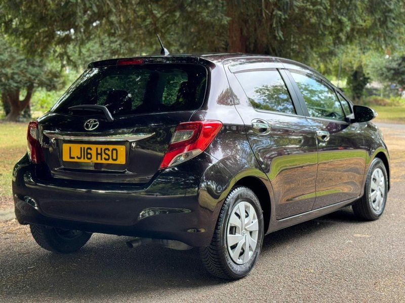 TOYOTA VITZ