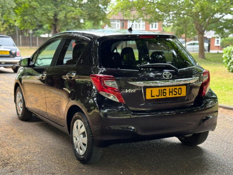 TOYOTA VITZ
